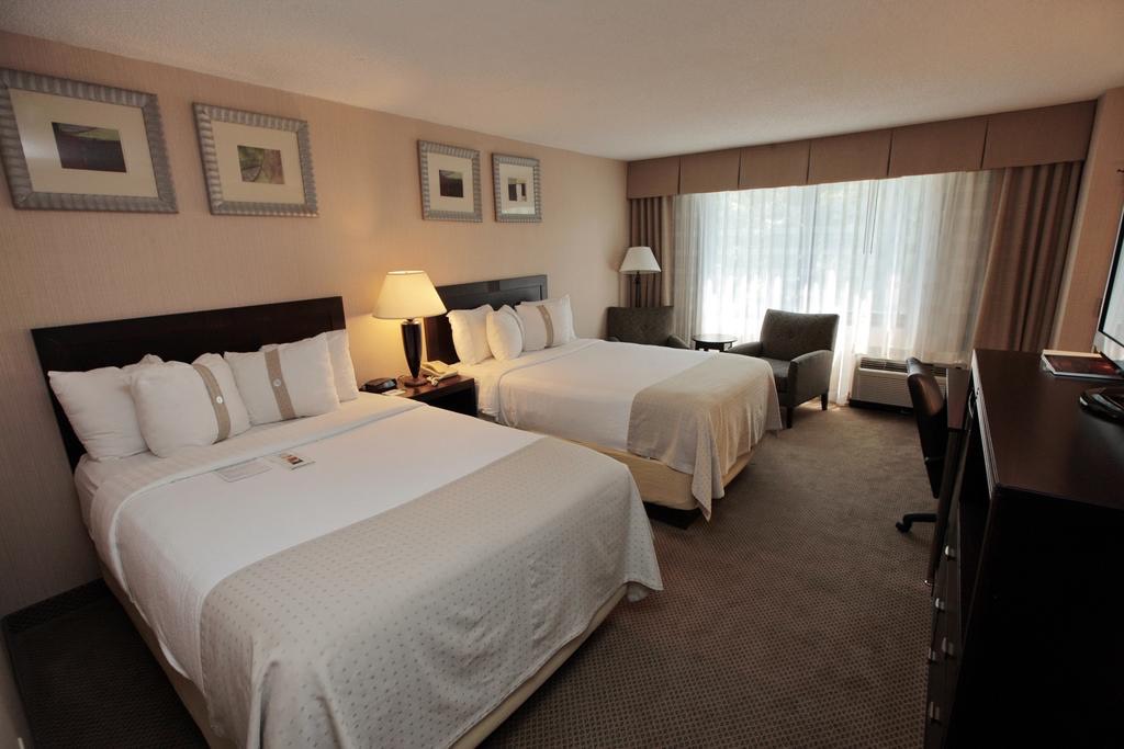 Image of a Two Double Beds Room with Two DoubleSized Beds Higdon