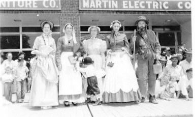 A three year old boy needs some reassurance. Denton's mother is Stella Denver Coggins Higdon. (Her sister Pearl Coggins married Sam's brother, Ted Higdon)