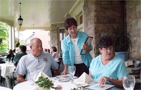 02 Les and Pat Higdon at Graceland Inn Restaurant