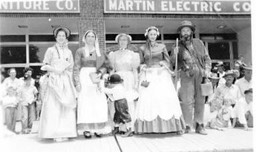 A three year old boy needs some reassurance. Denton's mother is Stella Denver Coggins Higdon. (Her sister Pearl Coggins married Sam's brother, Ted Higdon)