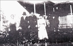 Left to right- Mary E. Higdon, Leonard Higdon, Linnie Higdon Hodges, Mary Long, Jack Hammock. copy