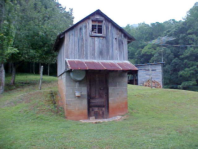 Uncle Grayson's can house